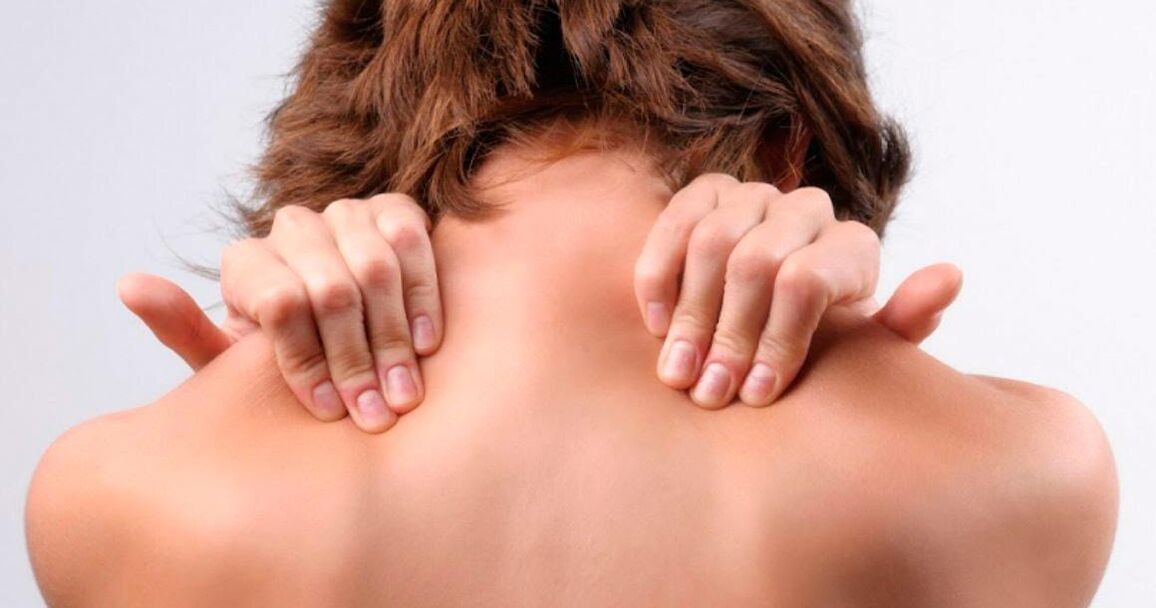 Vrat s osteohondrozom treba masirati s obje ruke i istodobno s ramenima