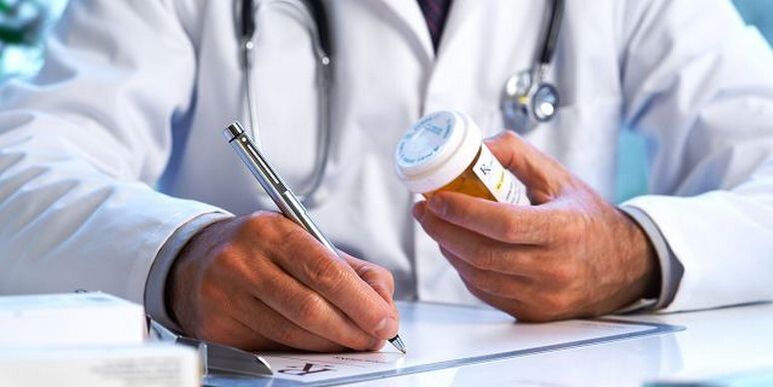 Liječnik propisuje lijekove za liječenje osteohondroze