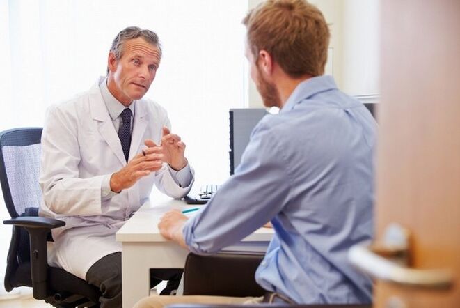 Pacijent se savjetuje s liječnikom o narodnim lijekovima za liječenje osteohondroze
